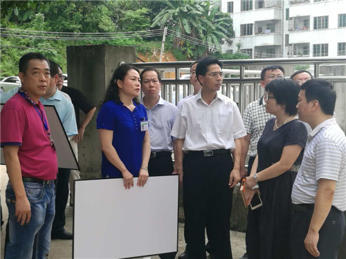 化州市委书记黄永到市人民医院调研.