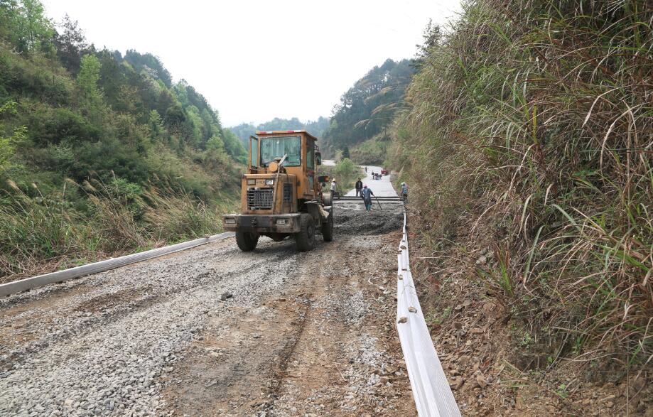 荔波:加快推进农村"组组通"公路建设