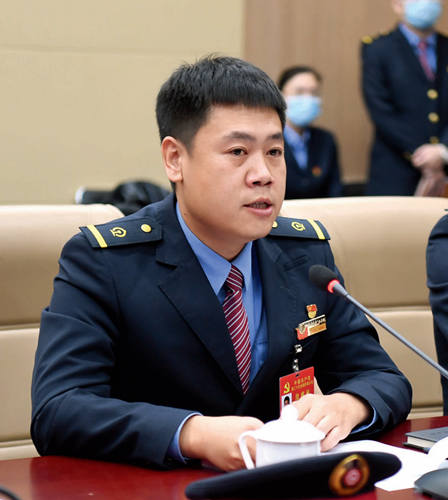 党的二十大代表王振强:安全正点,当好新时代"火车头"-民生网-人民日报